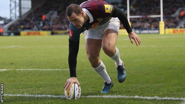 Harlequins' Tim Visser scores a try