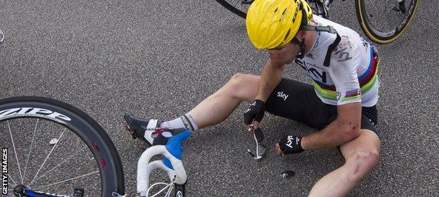 Mark Cavendish reacts on the ground after a crash at the end of the fourth stage of the 2012 Tour de France