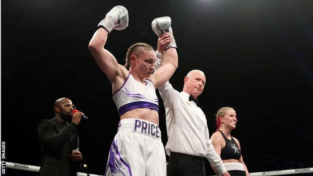 Lauren Price celebrates victory against Valgerdur Gudstensdottir