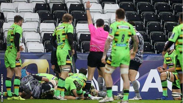 Referee Marius Mitrea signals a try for Ospreys after Dmitri Arhip drives over in the opening minutes