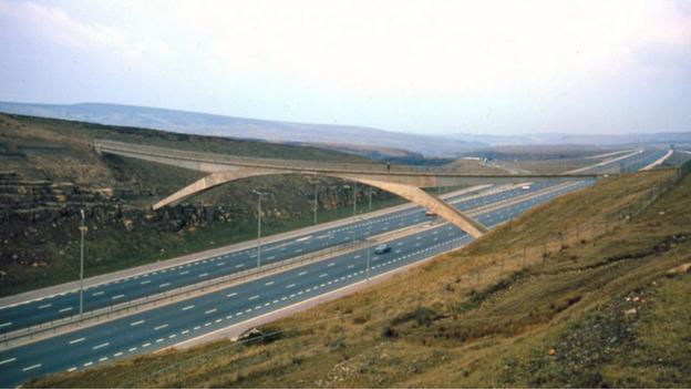 The Stroud Hotel holds Berni Inn night to mark 1970s heyday - BBC News