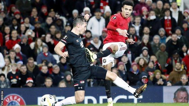 Mason Greenwood scores for Manchester United