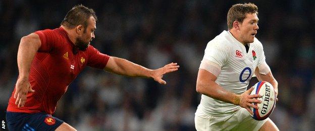 Nicolas Mas tries to tackle Alex Goode