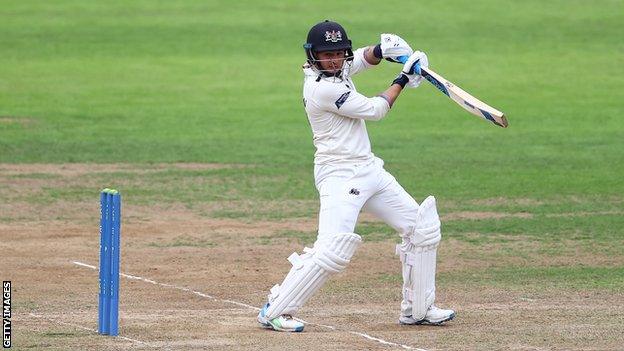 Graeme van Buuren batting for Gloucestershire