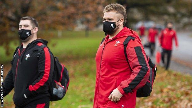 Wyn Jones and Tomas Francis in training