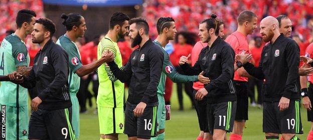 Ronaldo and Bale (centre) greet each other before kick-off