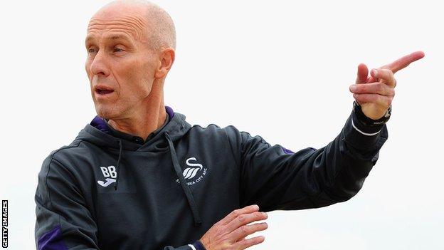 Bob Bradley makes a point