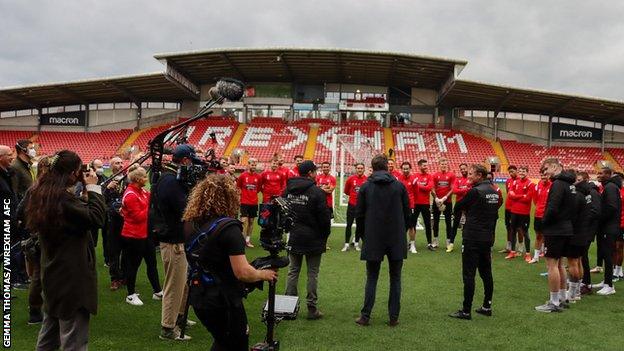 Ryan Reynolds and Rob McElhenney address the Wrexham players