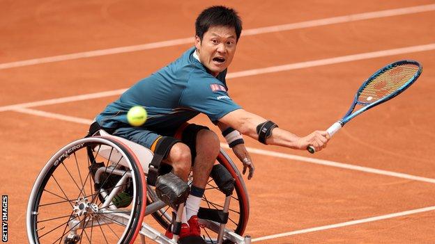 Shingo Kunieda plays a backhand