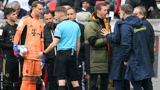 Bayern and Freiburg players