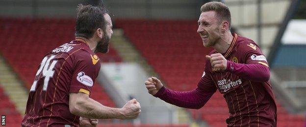 James McFadden (left) and Louis Moult