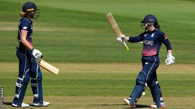 Sarah Taylor and Tammy Beaumont