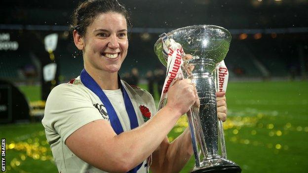 Sarah Hunter with the Six Nations trophy