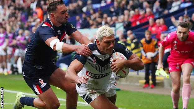 Ryan Hall scores a try for England against France