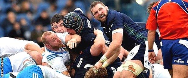 Scotland earn a penalty as Italy collapse a scrum