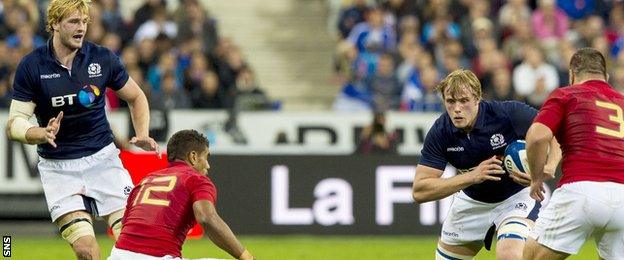 David Denton watches on as Jonny Gray looks to pierce through the French line