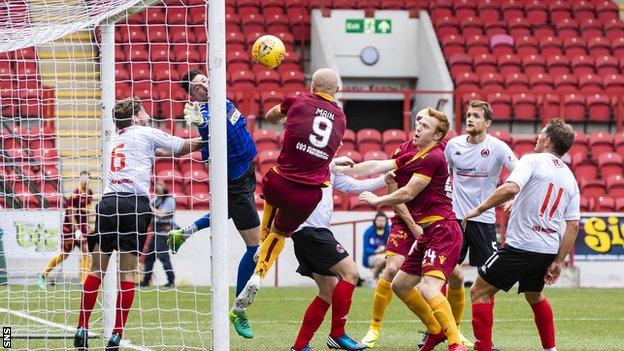 Curtis Main scores for Motherwell