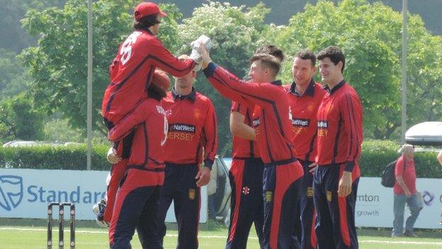 Jersey celebrate the opening wicket