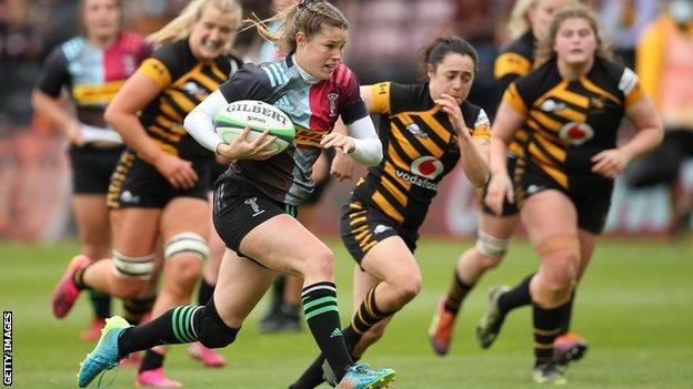 Jess Breach beats the Wasps defence