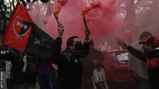 Newell's Old Boys fans parade in Rosario for Messi to sign