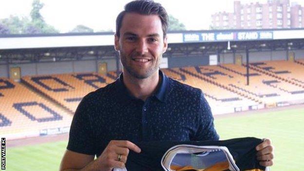 Port Vale's first 2016 summer signing, MVV Maastricht defender Kjell Knops