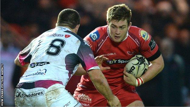 Rhodri Jones in action for Sarlets against Ospreys