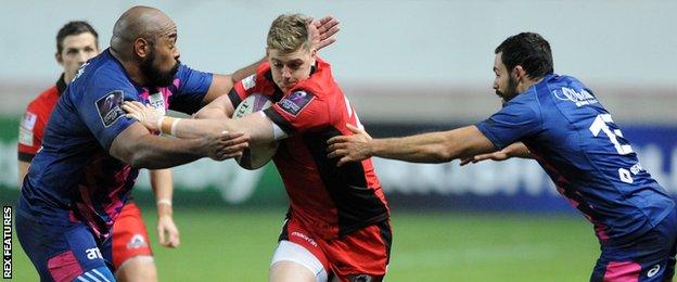 Edinburgh's Glenn Bryceholds off Emmanuel Felisa and Geoffrey Doumayrou of Stade Francais