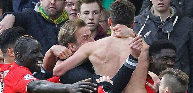 Jurgen Klopp loses his glasses celebrating a late goal against Norwich in 2016