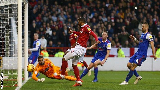 Lewis Grabban taps in his second goal for Nottingham Forest against Ipswich