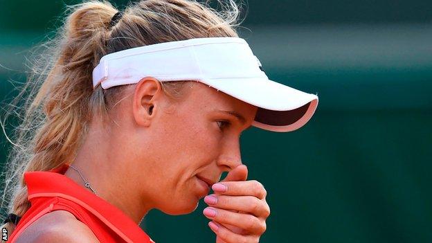 Caroline Wozniacki loses to Jelena Ostapenko at the French Open