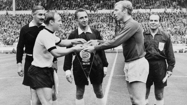 Uwe Seeler and Bobby Moore