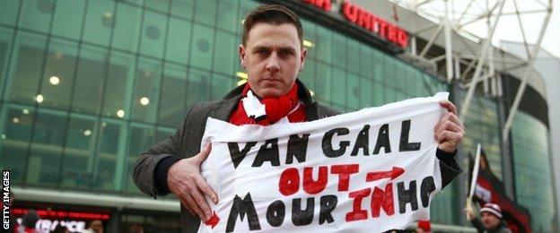 Some Manchester United fans made it clear who they wanted as their next boss