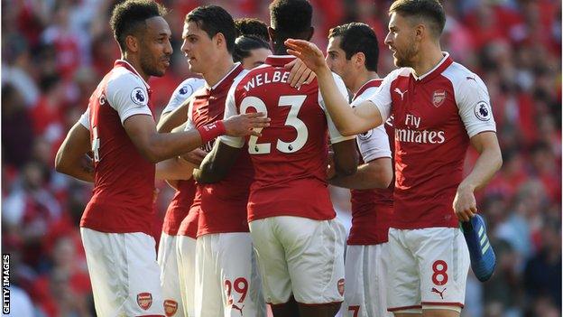 Arsenal players celebrate