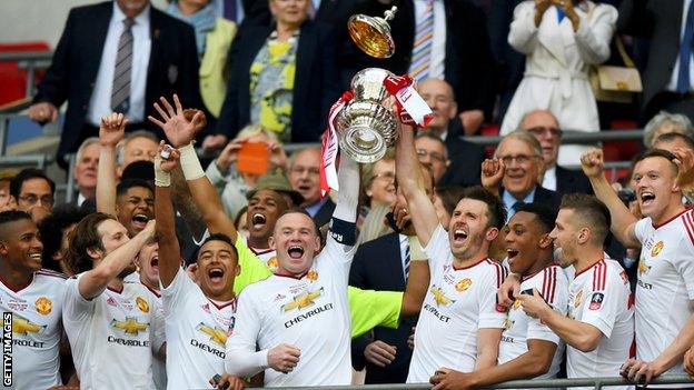 Man Utd hold aloft the the FA Cup after winning in 2016