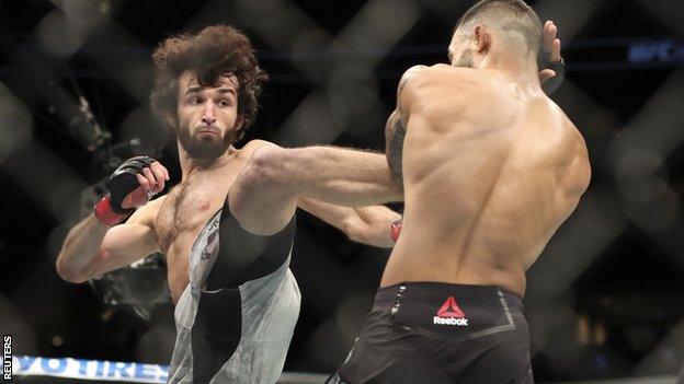 Zabit Magomedsharipov aims a kick at Brandon Davis