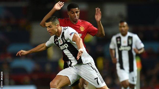 Rashford challenges Ronaldo during Manchester United's Champions League game against Juventus in 2018