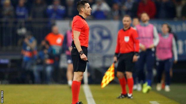 Referee Carlos del Cerro Grande