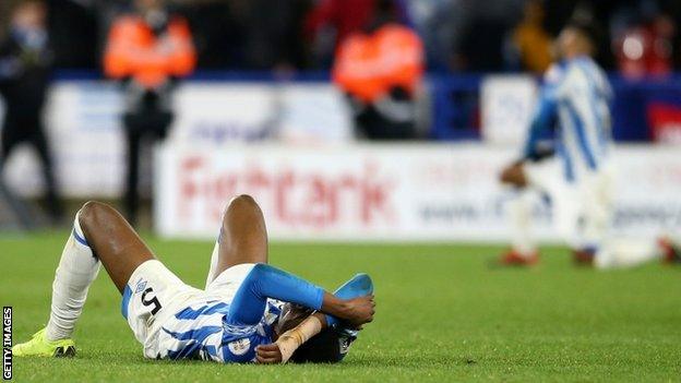 Huddersfield players look dejected