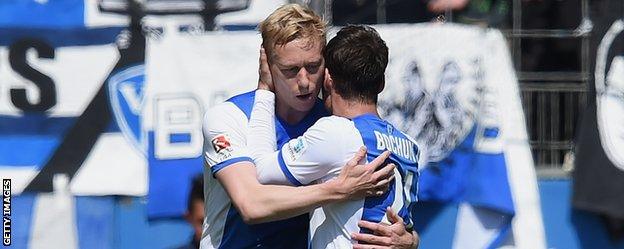 Mikael Forsell celebrates with Bochum