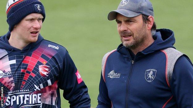 Michael Yardy (right) working with Kent batter Jordan Cox