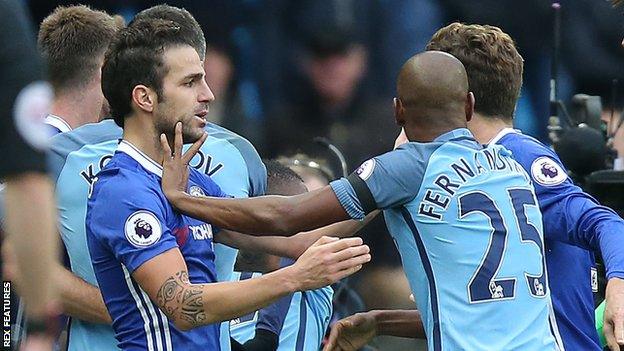 Fernandinho shoves Fabregas