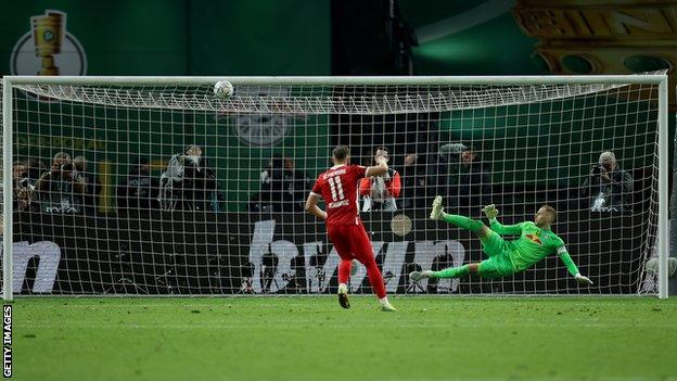 Ermedin Demirovic misses the crucial penalty in the shoot-out