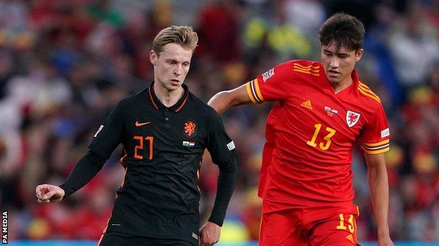 Frenkie de Jong playing for the Netherlands against Wales