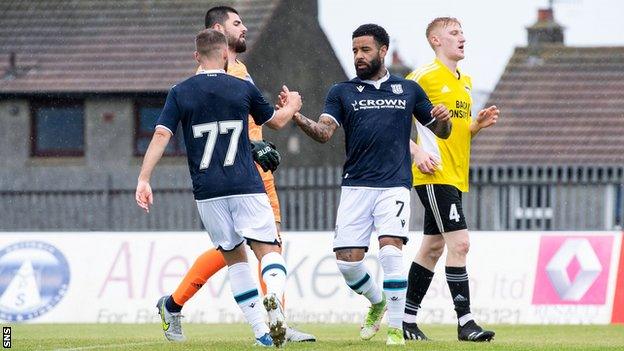 Dundee's Niall McGinn and Alex Jakubiak celebrate against Peterhead