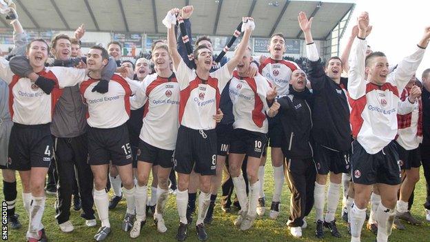 The Clyde players celebrate a famous Scottish Cup victory at Broadwood