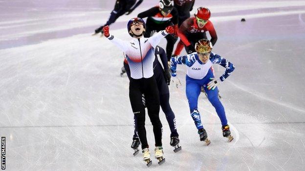 Lim Hyo-jun (centre)