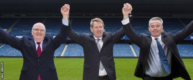 Dave King (centre), with John Gilligan and Paul Murray