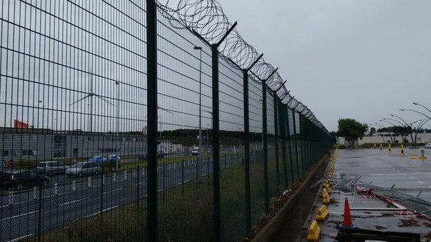 Calais fencing