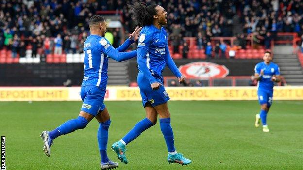 Birmingham City's Tahith Chong (centre)