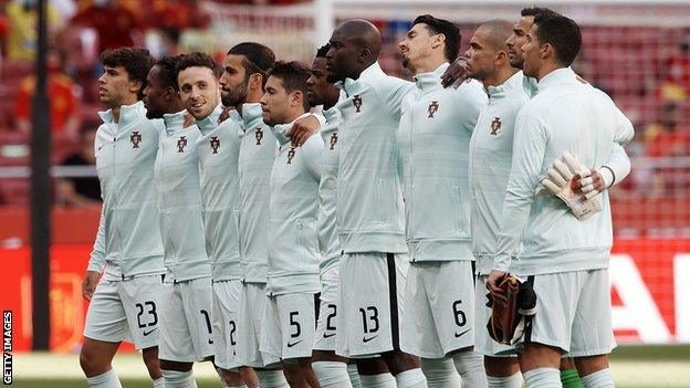 Portugal players sing the national anthem